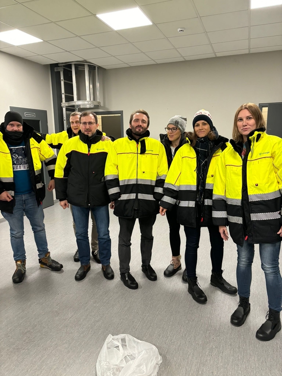 Studenci podczas wizyty w firmie