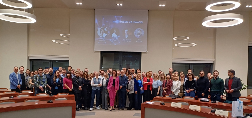 zdjęcie grupowe podczas spotkanie Leadership Insights Klubu Absolwenta MBA